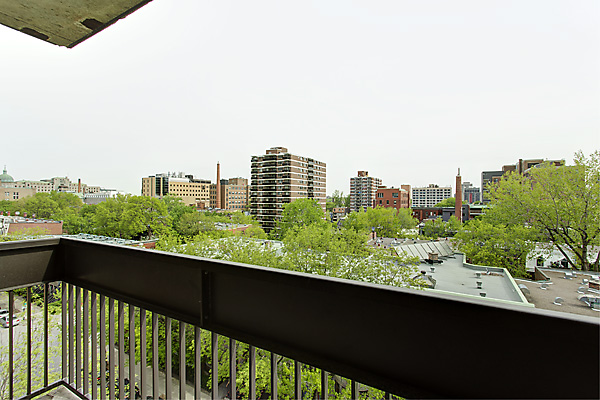 balcon dans un appartement partagé pour des étudiants à montréal